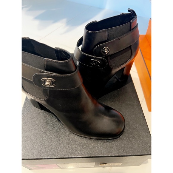 CHANEL Booties - Picture 2 of 11